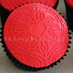 Claire Bowman Sweet Hearts Cake Lace Mat