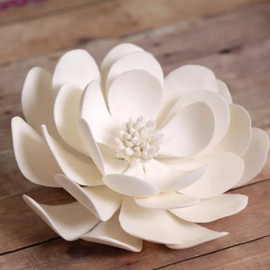 Dahlia White Large | Edible Sugar Flower on Wire 1 piece