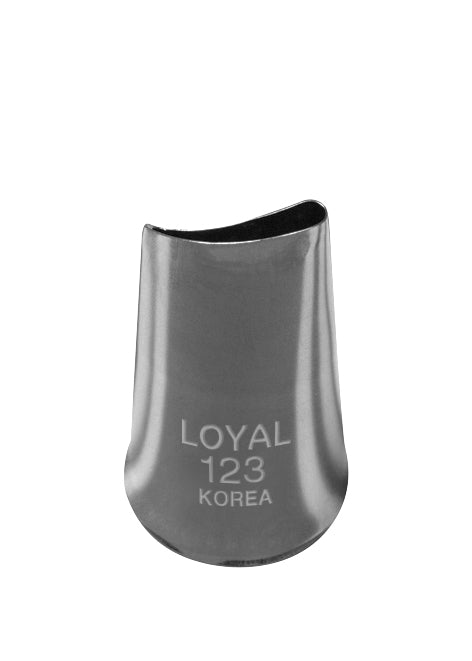 Loyal Medium Piping Tip Petal 123